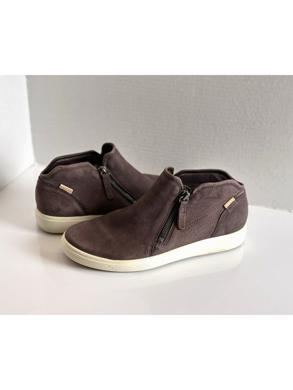 Ecco Soft 7 Low Cut Women's Size US 7 Brown Nubuck Leather Zip Comfort Booties